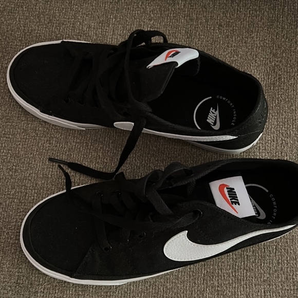 Sneakers - Picture 3 of 3